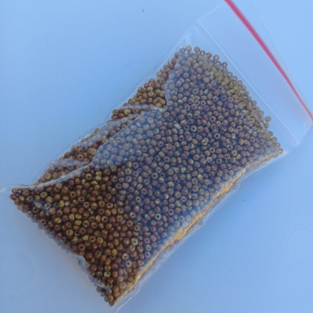 11/0 Czech Seed Beads, 1 Hank - Travertine on White