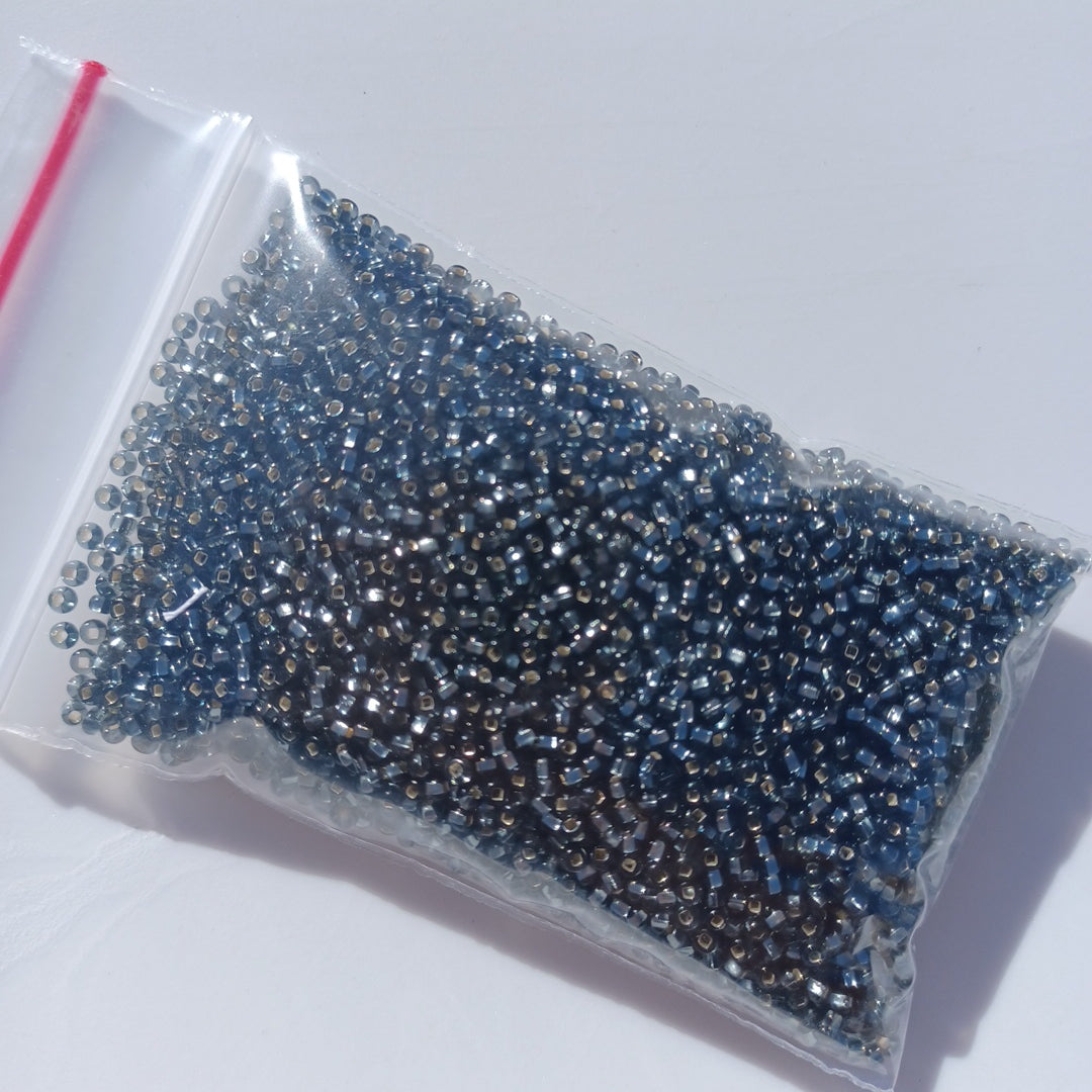 11/0 Czech Seed Beads, 1 Hank - Black Silver Lined